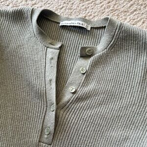 Abercrombie & Fitch Women’s top